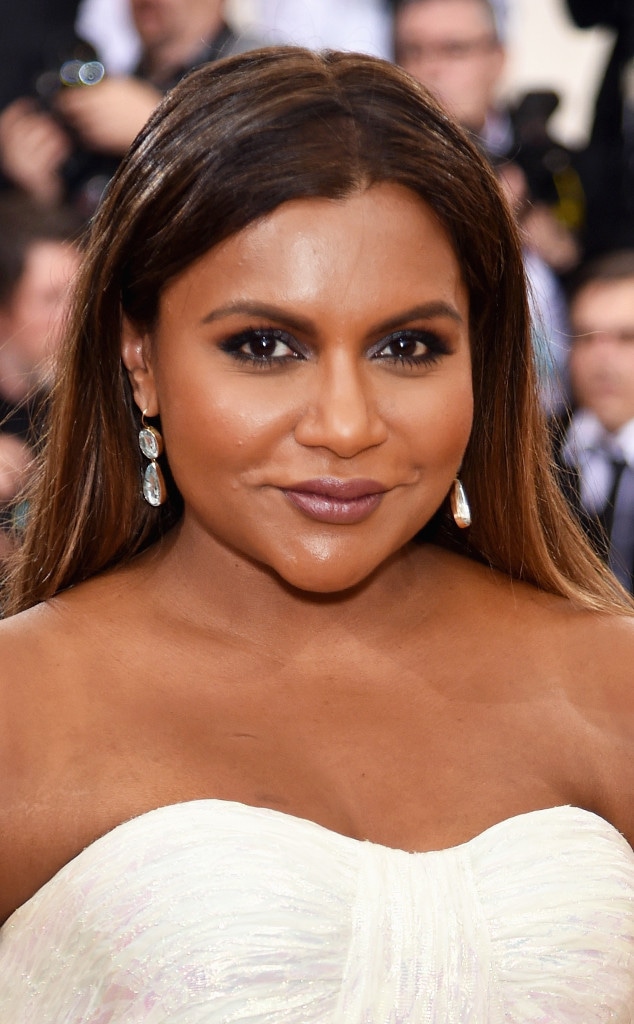 How Mindy Kaling Got Ready for the Met Gala - E! Online - UK